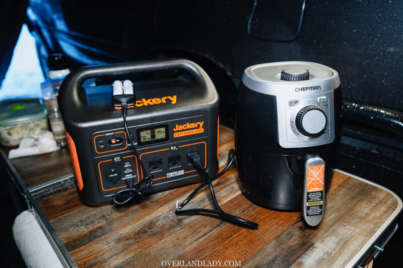 Jackery 1000 powering air fryer